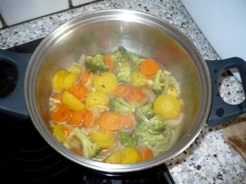 Marinierter Zander mit Asia-Kräuter-Reis und Cremegemüse - Rezept