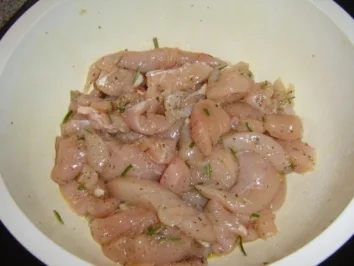 HÄHNCHENGESCHNETZELTES IN LUNASAUCE GELB - Rezept