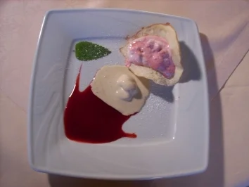 Rezept: Himbeertraum an Vanilleeis und roter Grütze Himbeertraum an Vanilleeis und roter Grütze - Rezept