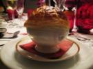 Steinpilzconsomme'  unter der Blätterteighaube - Rezept