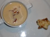 Paranusssuppe mit Wodkacreme auf überbackenem Austernpilztoast - Rezept