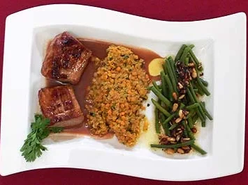 Schweinefilet in Kokos-Rotweinsoße an Balsamicobohnen und Korianderlinsen - Rezept