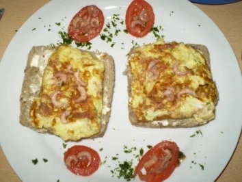 Krabbenrührei auf Vollkornbrötchen - Rezept