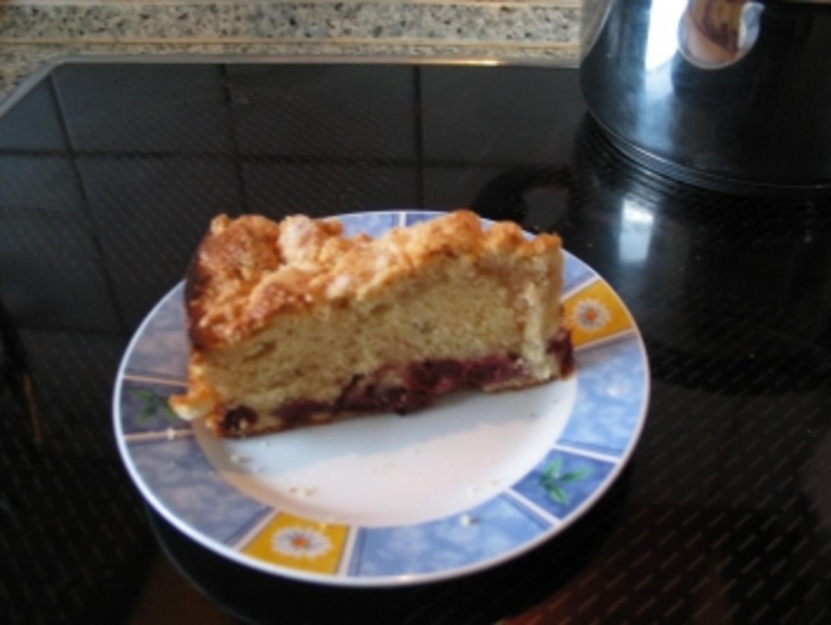 Saftiger Kirsch-Streusel Kuchen - Rezept