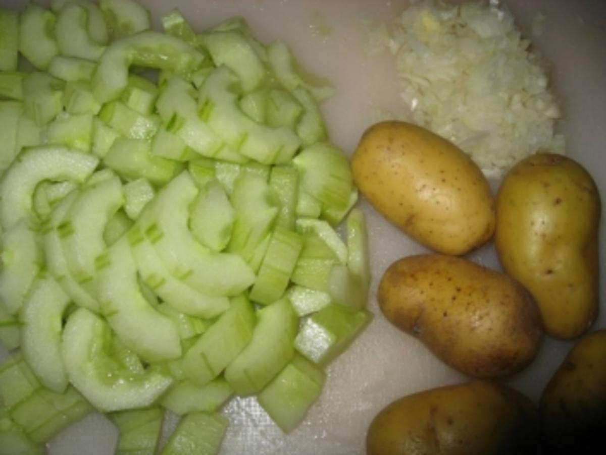 Heilbuttsteak   " Roti " mit Gurkengemüse und gebräunten Drillingen - Rezept