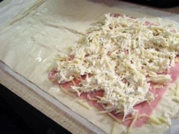 Rezept: Cordon-Bleu-Schnitten aus Blätterteig Cordon-Bleu-Schnitten aus Blätterteig - Rezept