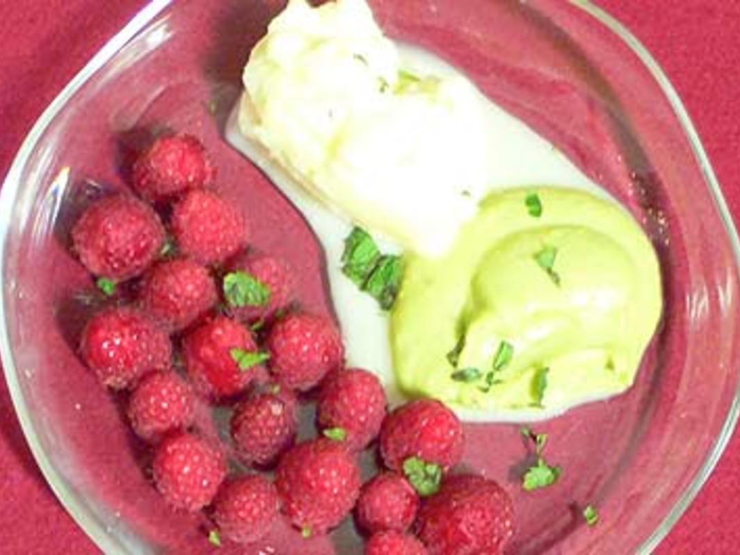 Avocadocreme, Zitronensorbet und Himbeeren - Rezept - kochbar.de