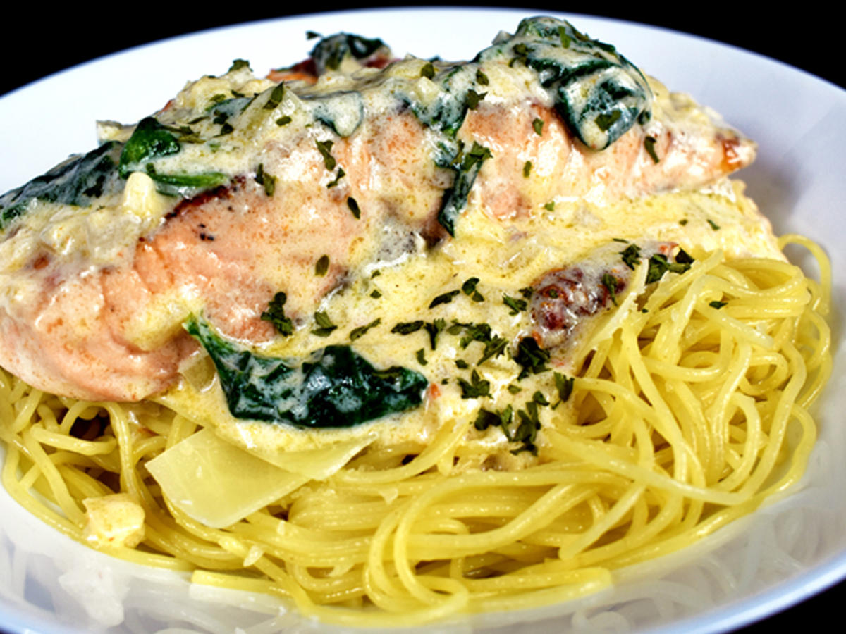 Lachs in Spinat-Sahnesoße mit Pasta - Rezept - Bild Nr. 2