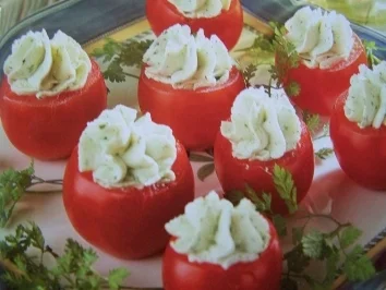 gefüllte Tomaten mit Frischkäsefüllung - Rezept