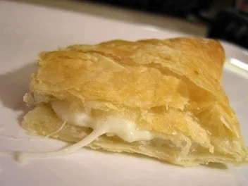 Rezept: Käse-Blätterteig-Schnitten Käse-Blätterteig-Schnitten - Rezept