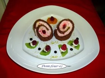 Rezept: Himbeersahne in Schokoladenroulade Bild Nr. 2 Himbeersahne in Schokoladenroulade - Rezept - Bild Nr. 2