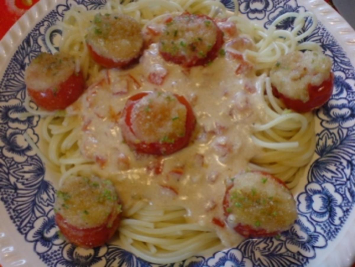 Spaghetti mit Käsesoße und Kräutertomaten - Rezept