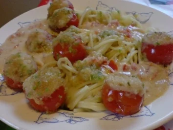 Spaghetti mit Käsesoße und Kräutertomaten - Rezept