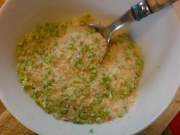 Spaghetti mit Käsesoße und Kräutertomaten - Rezept