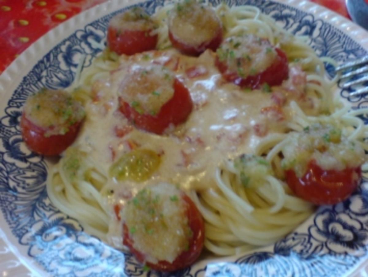 Spaghetti mit Käsesoße und Kräutertomaten - Rezept