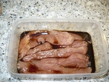 Putenstreifen mit Dillsoße, Kräuterkartoffeln und Gemüse - Rezept