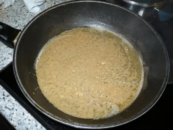 Putenstreifen mit Dillsoße, Kräuterkartoffeln und Gemüse - Rezept