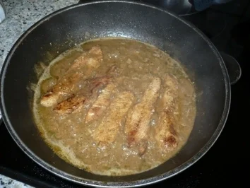 Putenstreifen mit Dillsoße, Kräuterkartoffeln und Gemüse - Rezept