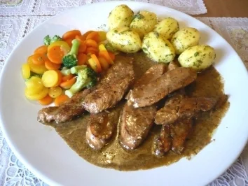 Putenstreifen mit Dillsoße, Kräuterkartoffeln und Gemüse - Rezept