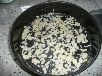 Rosenkuchen mit Kirschen - Rezept