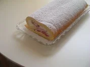 TORTE: ERDBEER-ROULADE - Rezept