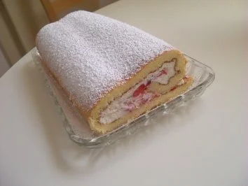 TORTE: ERDBEER-ROULADE - Rezept - Bild Nr. 2