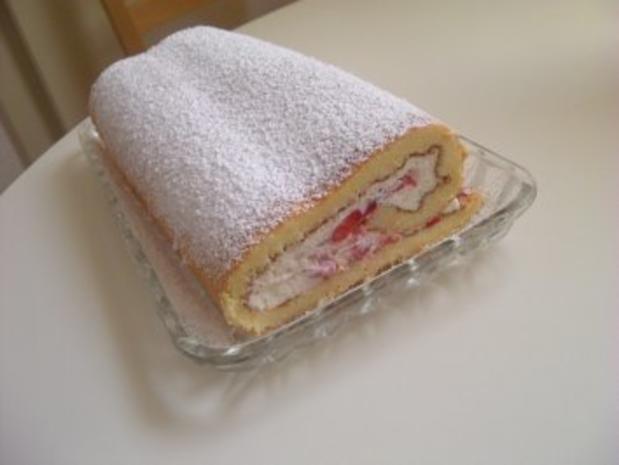 Erdbeer-Roulade
