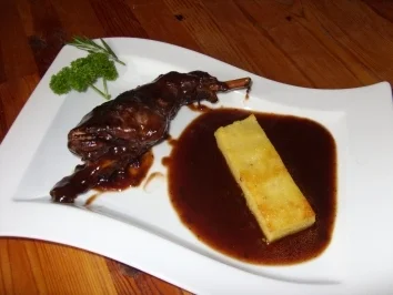 Kaninchen in Rotwein-Kräuter-Sosse - Rezept