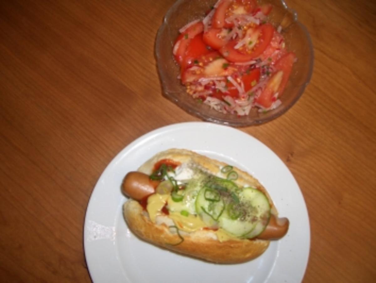 Bilder für Hot Dog mit Tomatensalat - Rezept