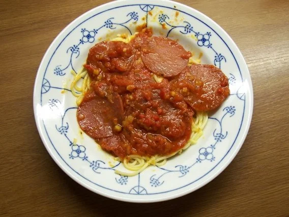 Rezept: Spaghetti mit scharfer Salami-Soße Bild Nr. 3 Spaghetti mit scharfer Salami-Soße - Rezept - Bild Nr. 3