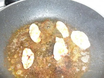 Gebratene Sepia (Tintenfisch) auf scharzen Bandnudeln mit Tomatensoße - Rezept - Bild Nr. 7