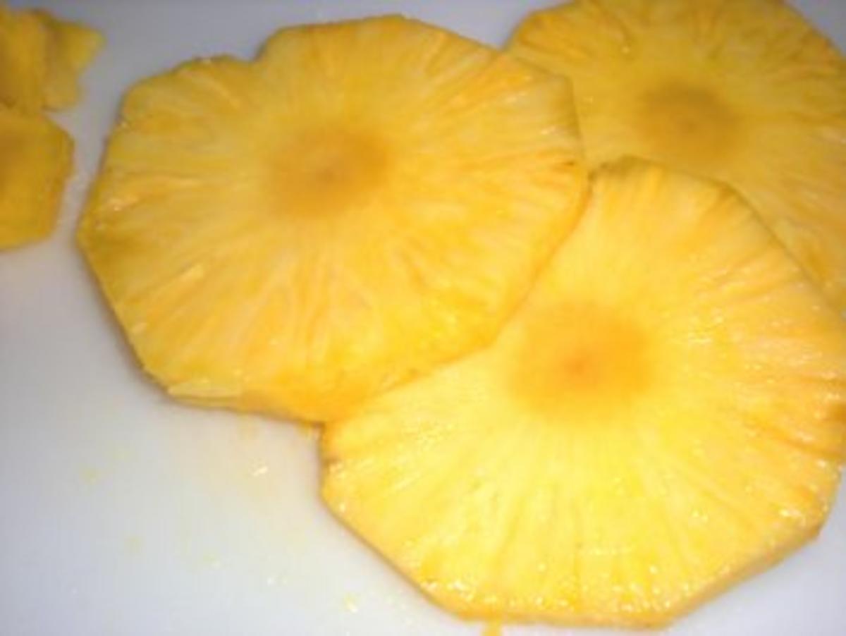 DESSERT:  Ananas mit Coco-Haube - Rezept
