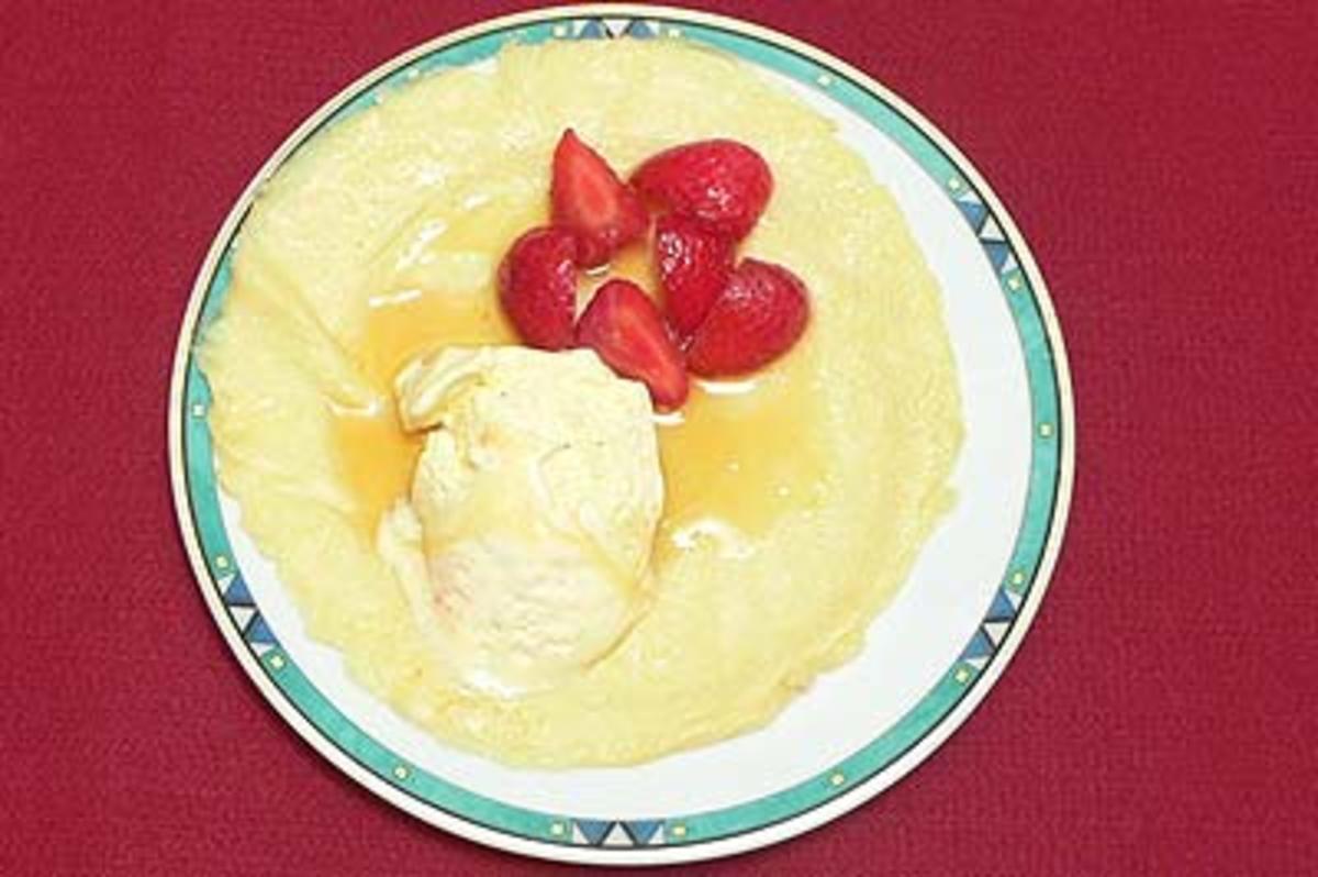 Bilder für Crêpes mit Erdbeeren, Vanilleeis und Ahornsirup - Rezept