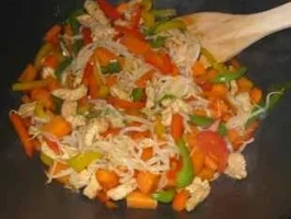 Gebratenes Schweinefleisch und Paprika im WOK oder Pfanne - Rezept