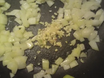 Scampi in Knofisahnesoße - Rezept