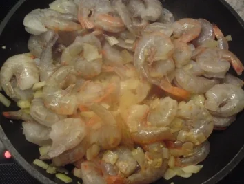 Scampi in Knofisahnesoße - Rezept