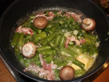 amüsierte Schollenröllchen trifft grünen Spargel an Gorgonzola Sauce - Rezept