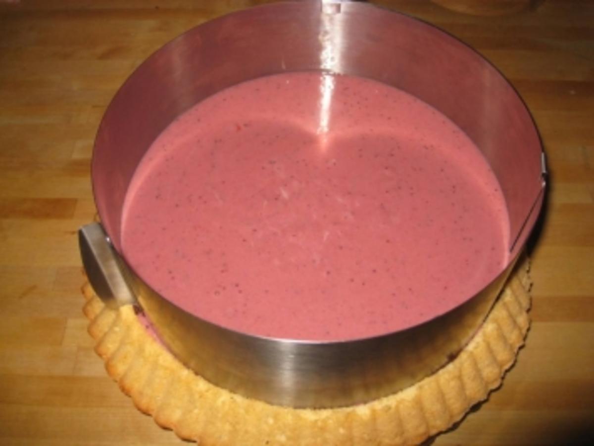 Joghurt - Erdbeertorte  der einfache  Sonntagskuchen / Torte - Rezept - Bild Nr. 3