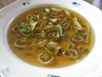 Rezept: Kräuterpfannkuchen - Streifen auch Celestine - Flädle - Fritaten genannt Kräuterpfannkuchen - Streifen auch Celestine - Flädle - Fritaten genannt - Rezept