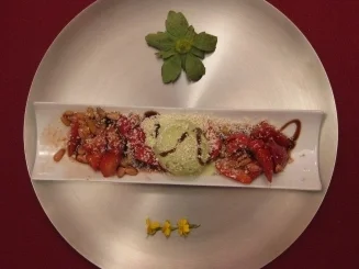 Basilikumeis mit Waldfrüchten - Rezept