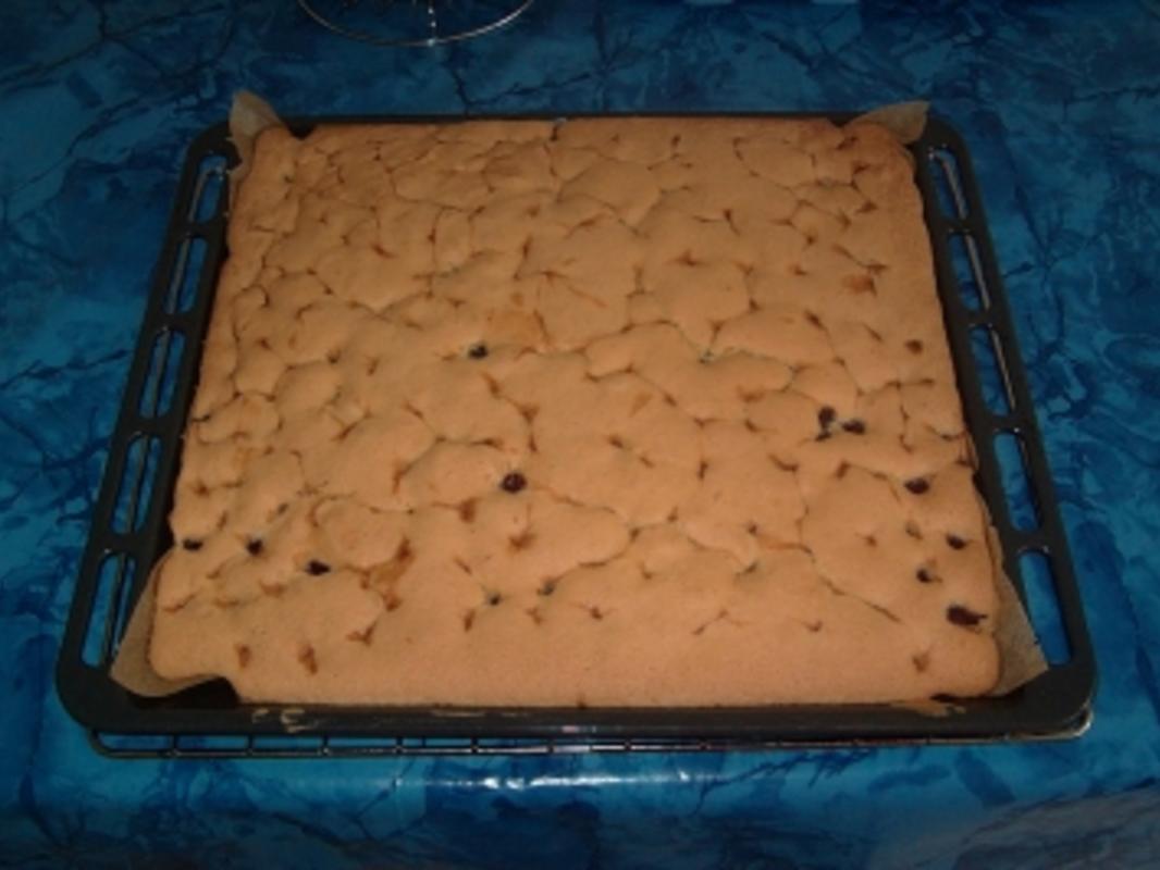 Blechkuchen mit Sauerkirschen - schnell &amp; einfach - von Andrea1607