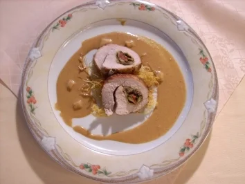 Rezept: Mediterran gefüllter Lummer an Tomatenconfit mit Salbeikartoffelstroh Mediterran gefüllter Lummer an Tomatenconfit mit Salbeikartoffelstroh - Rezept