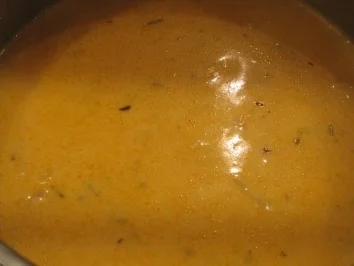 Mediterranes Brathähnchen mit Sauce und selbstgemachten Pommes Frites - Rezept