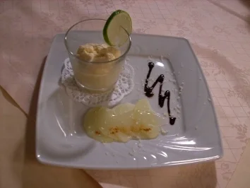 Marzipan-Mousse auf Prosecco-Äpfeln - Rezept