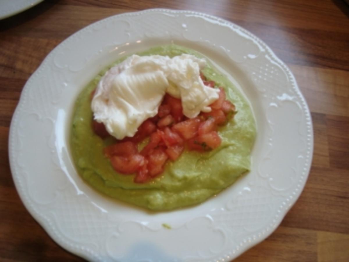 Bilder für *Vorspeise - Pochierte Eier auf Avocadocreme - Rezept