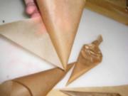 Papiertütchen Herstellung  zB. zum Spritzen von Schokoladen- Ornamenten - Rezept