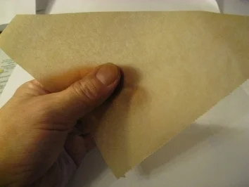 Papiertütchen Herstellung  zB. zum Spritzen von Schokoladen- Ornamenten - Rezept