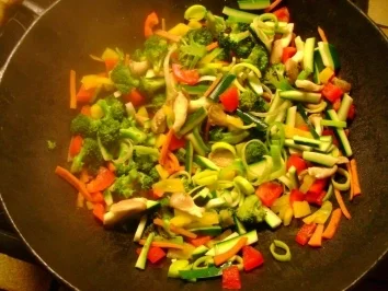 Geflügel: Gebratene Hähnchen Nudeln - Rezept - Bild Nr. 3