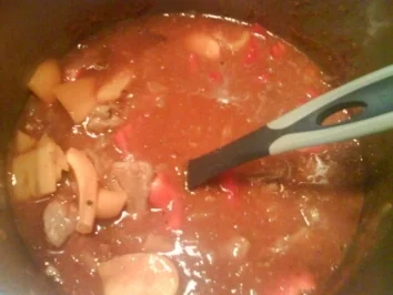 Rezept: Zwiebelgulasch mit Chilli Zwiebelgulasch mit Chilli - Rezept