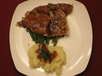 Rezept: Schweinekrustenbraten auf Bohnen und Knödeln Schweinekrustenbraten auf Bohnen und Knödeln - Rezept